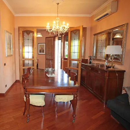 Luxurious Near Apartmán Řím